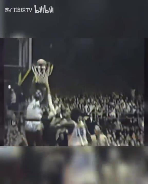 這是怪物嗎？張伯倫高中時期是怎么打球的？校園里的明星！