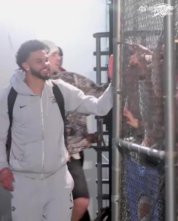 68勝歷史第五傲人戰(zhàn)績！雷霆全員回到OKC，當?shù)厍蛎詿崆榻訖C