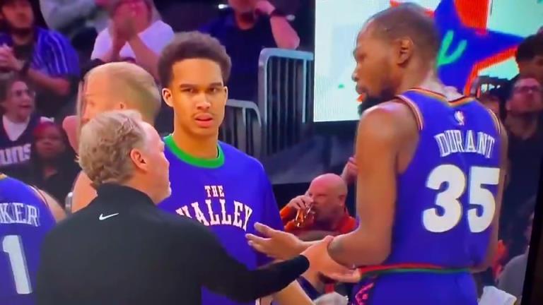 下課導火索？主帥布登此前抓住KD手臂要說什么，被一把甩開！