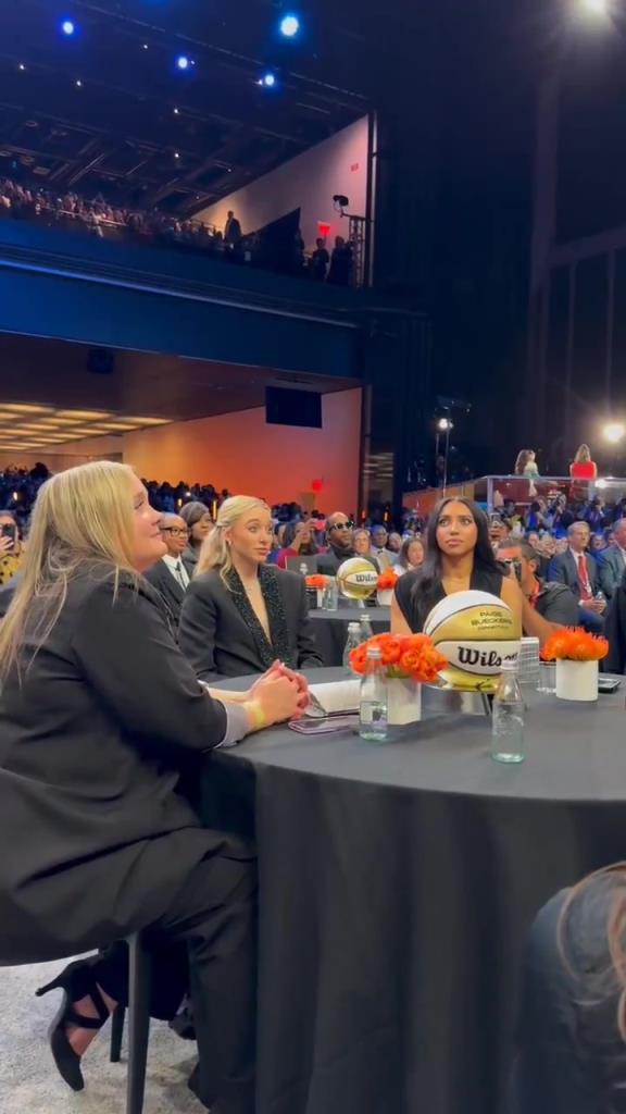 今天這穿搭，差點(diǎn)沒認(rèn)出來！佩奇-布克斯當(dāng)選WNBA狀元后十分淡定